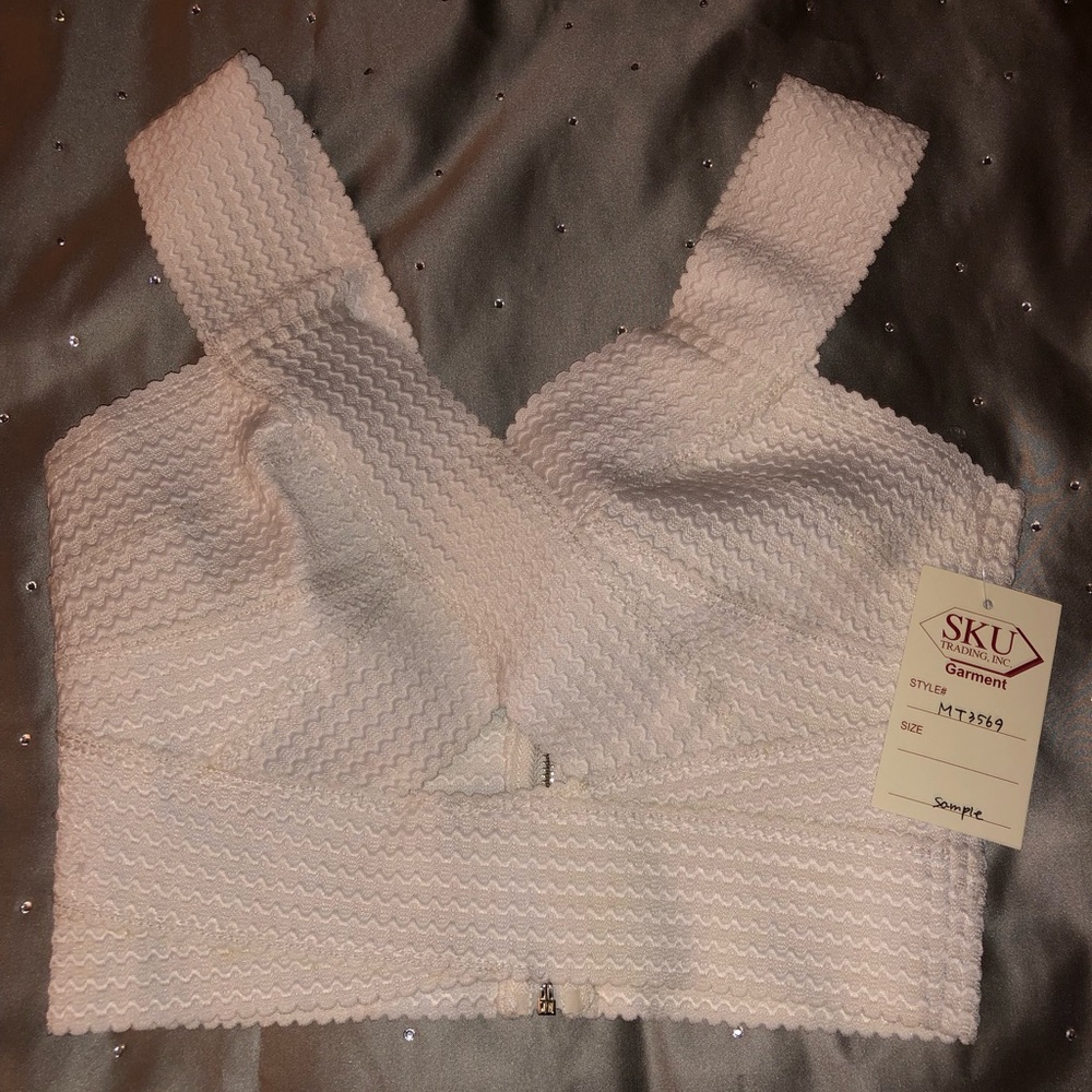 🤩NEW WHITE BANDAGE CROP TOP!